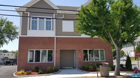 21 Grove Street 2B