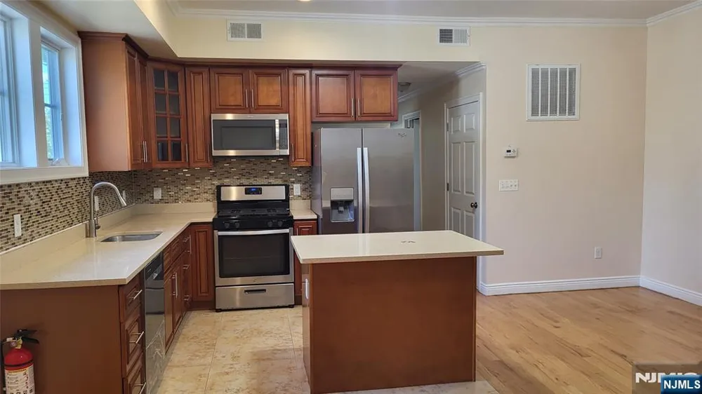 21 Grove Street 2B Tenafly, NJ 07670