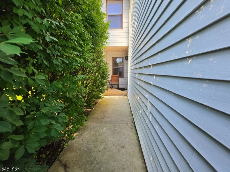 155 Locust Ct Raritan, NJ 08822