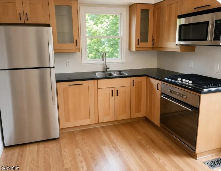 155 Locust Ct Raritan, NJ 08822