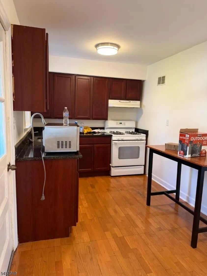 396 Union Ave Rutherford, NJ 07070