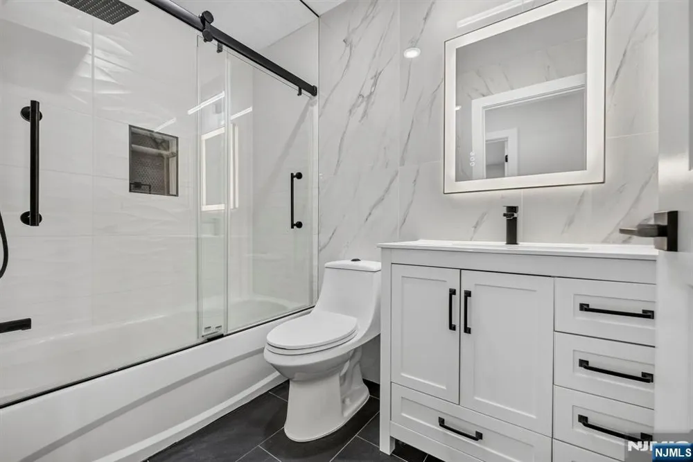62 Hillside Avenue 1 Newark, NJ 07108