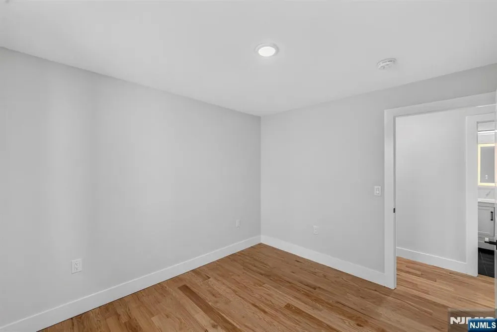 62 Hillside Avenue 1 Newark, NJ 07108