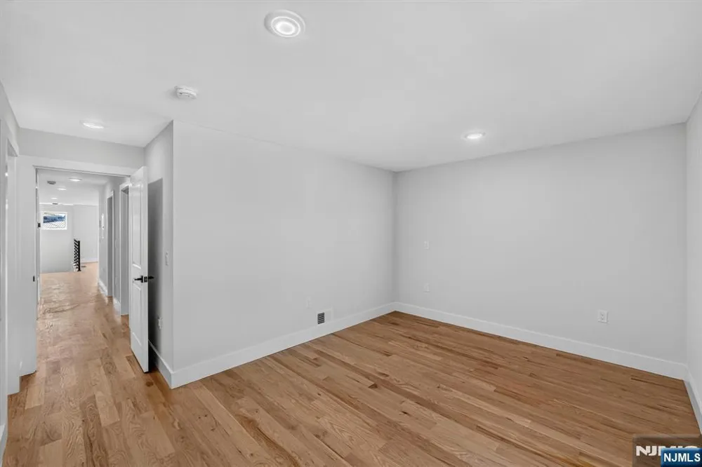 62 Hillside Avenue 1 Newark, NJ 07108