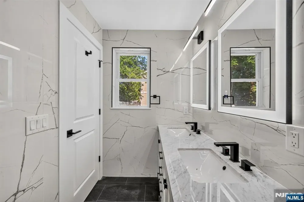 62 Hillside Avenue 1 Newark, NJ 07108