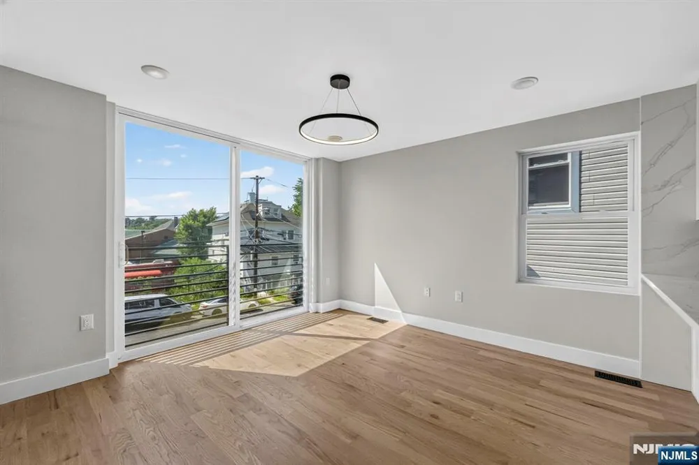 62 Hillside Avenue 1 Newark, NJ 07108