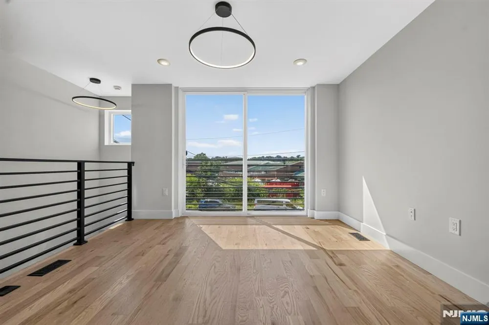 62 Hillside Avenue 1 Newark, NJ 07108