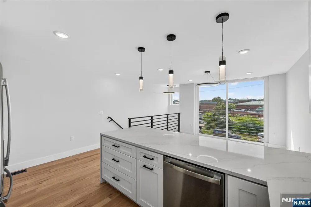 62 Hillside Avenue 1 Newark, NJ 07108