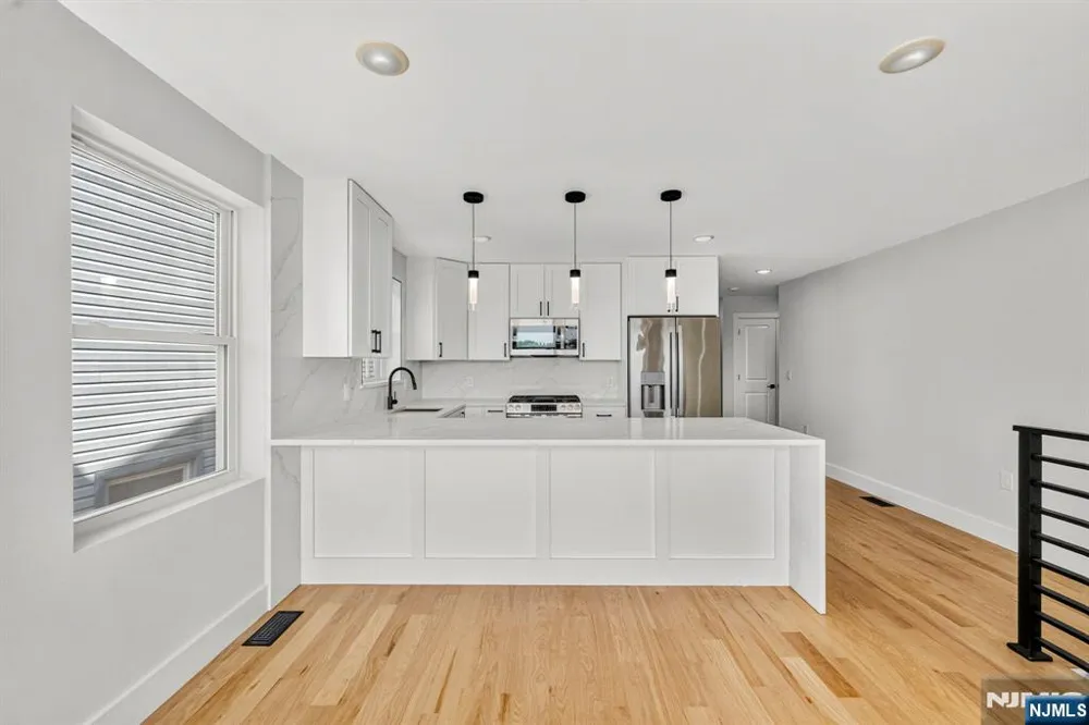 62 Hillside Avenue 1 Newark, NJ 07108