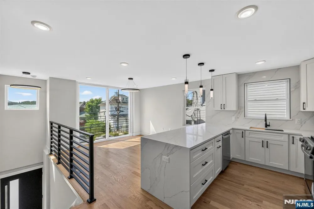 62 Hillside Avenue 1 Newark, NJ 07108