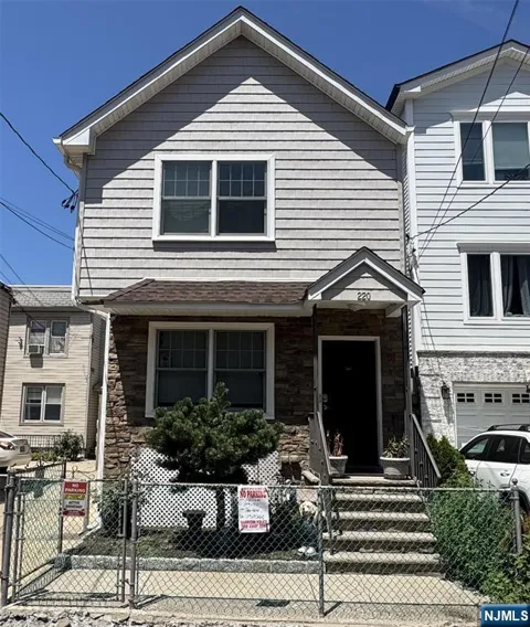 220 Hamilton Street 1