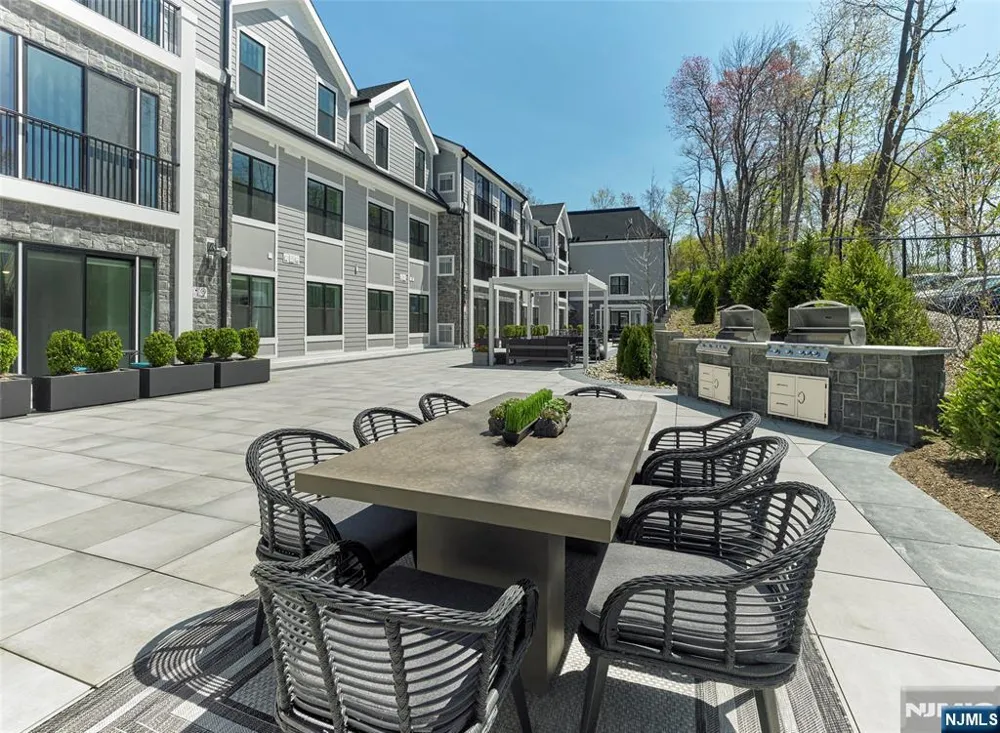 8 Tice Road 302 Franklin Lakes, NJ 07417