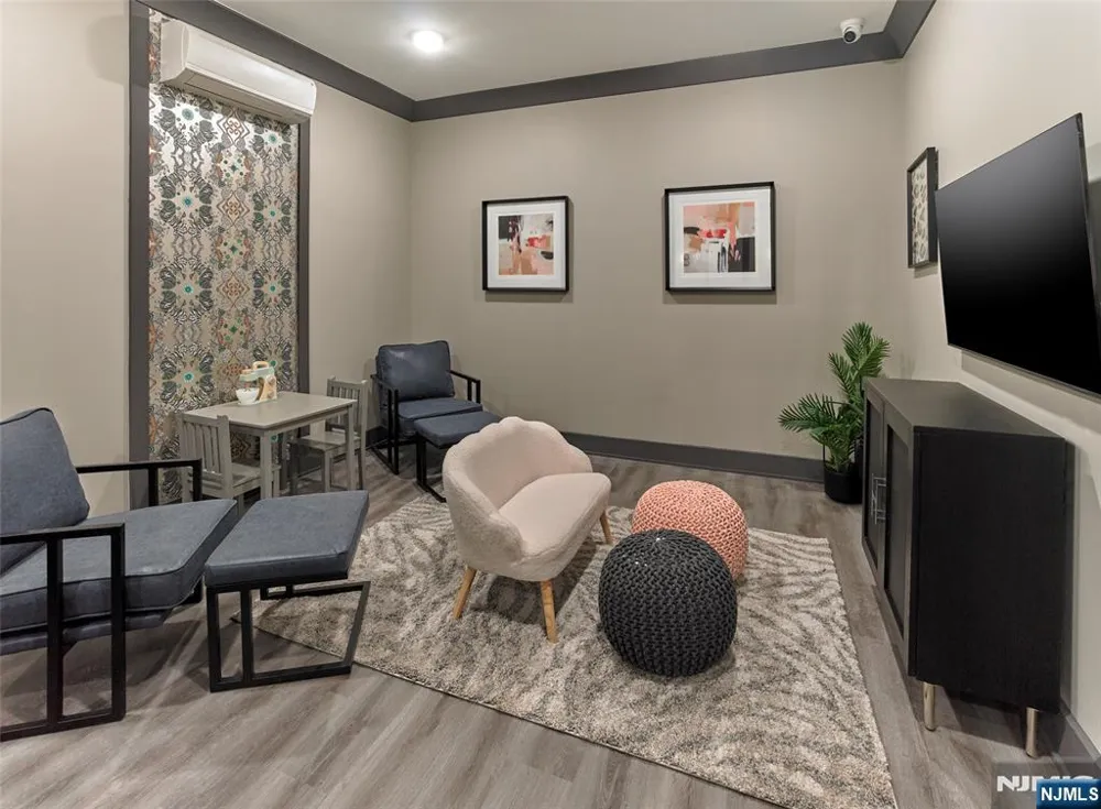 8 Tice Road 302 Franklin Lakes, NJ 07417