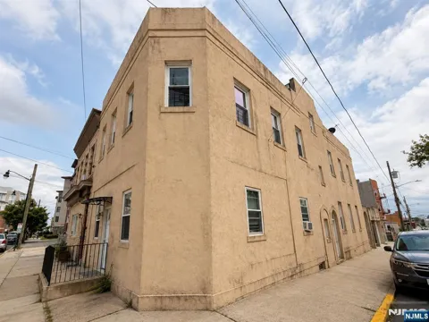 246 Walker Street 3