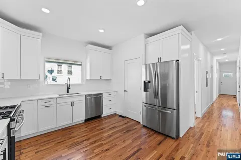 246 Cortlandt Street 1