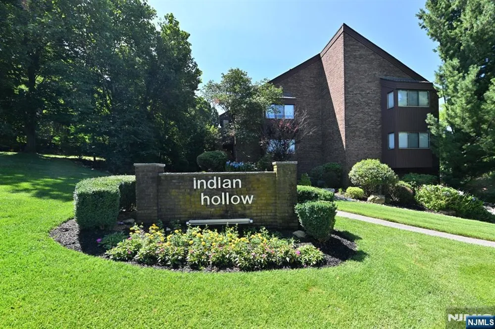 204 Indian Hollow 204 Mahwah, NJ 07430