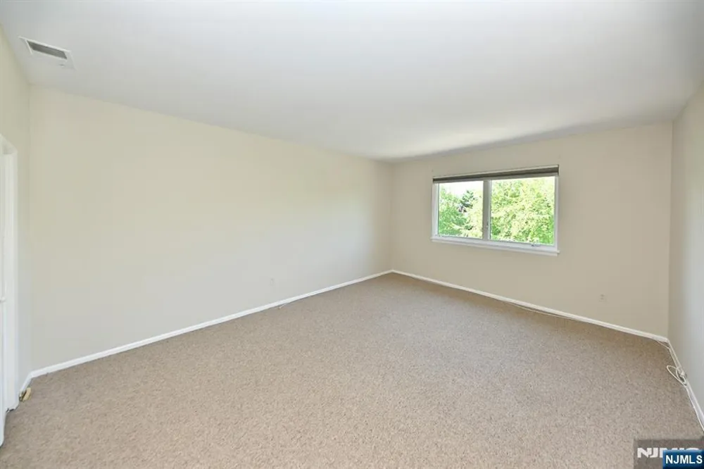 204 Indian Hollow 204 Mahwah, NJ 07430