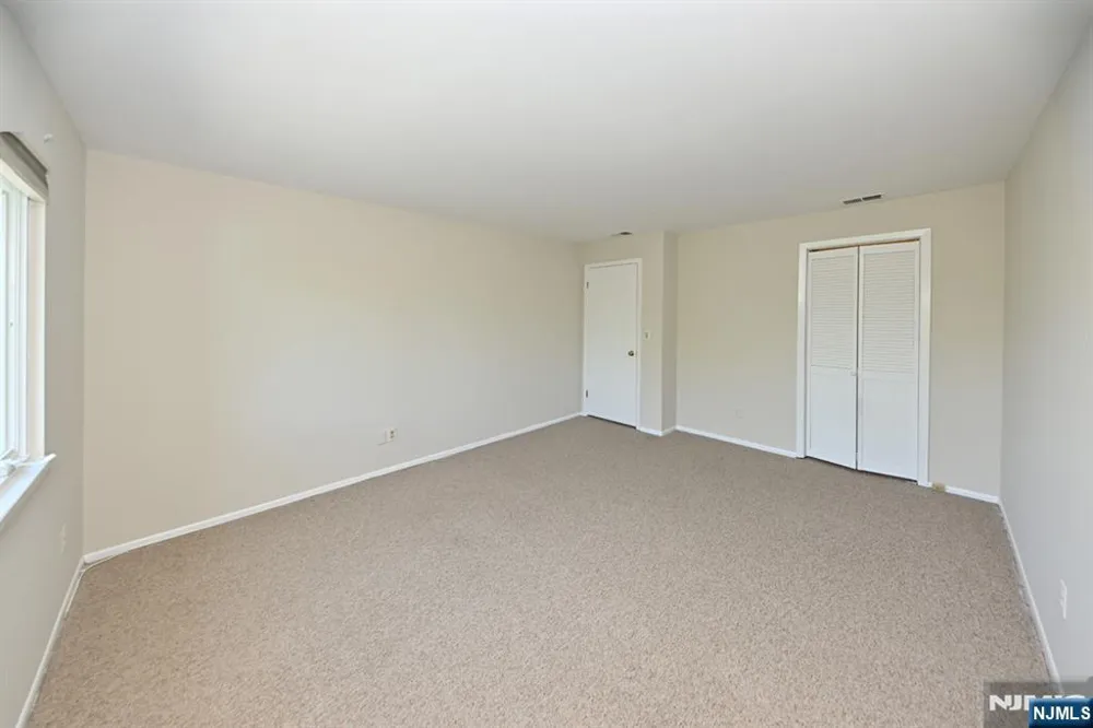 204 Indian Hollow 204 Mahwah, NJ 07430