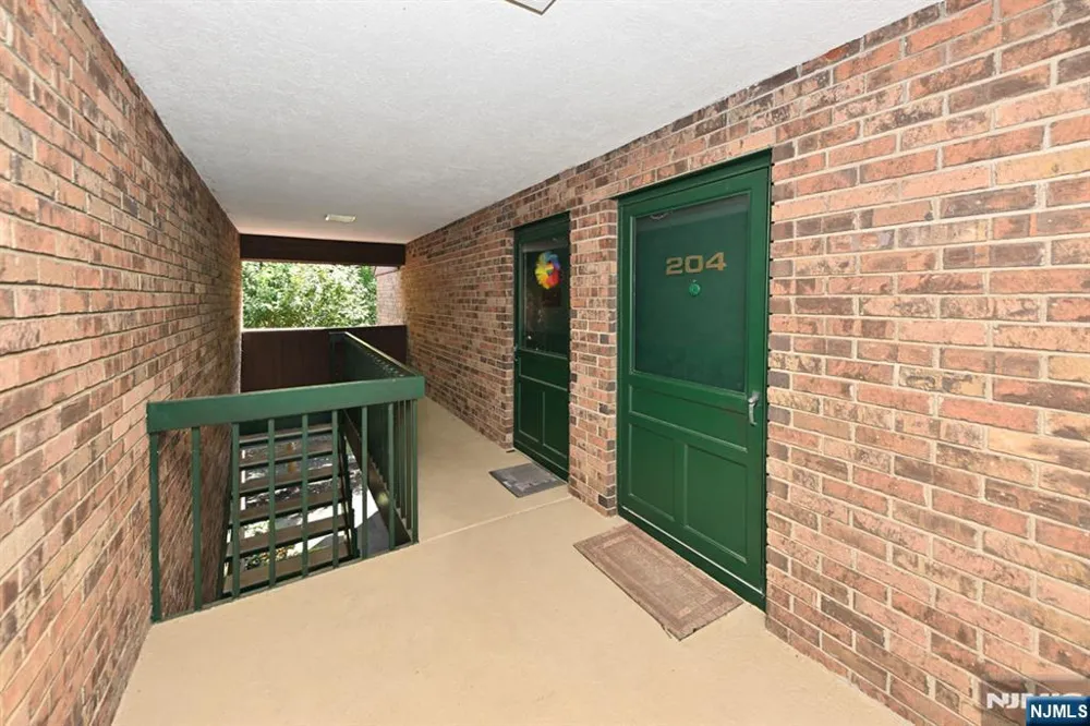 204 Indian Hollow 204 Mahwah, NJ 07430