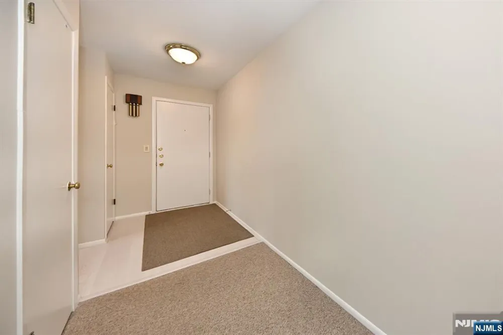 204 Indian Hollow 204 Mahwah, NJ 07430