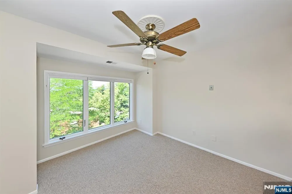 204 Indian Hollow 204 Mahwah, NJ 07430