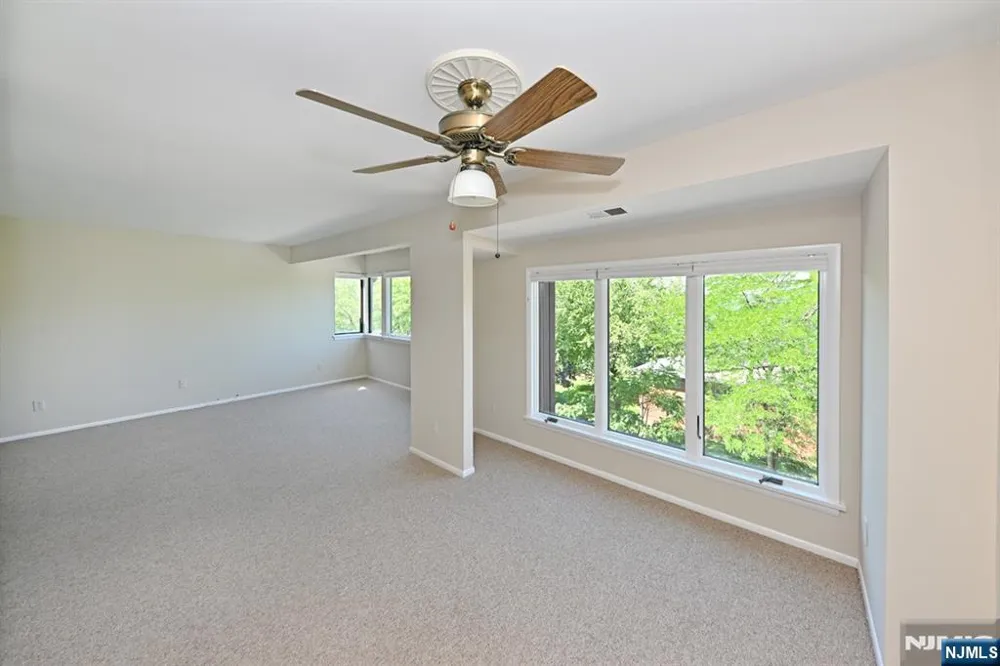 204 Indian Hollow 204 Mahwah, NJ 07430