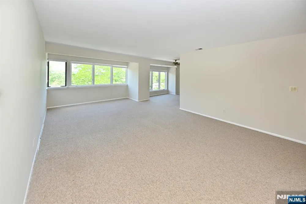 204 Indian Hollow 204 Mahwah, NJ 07430