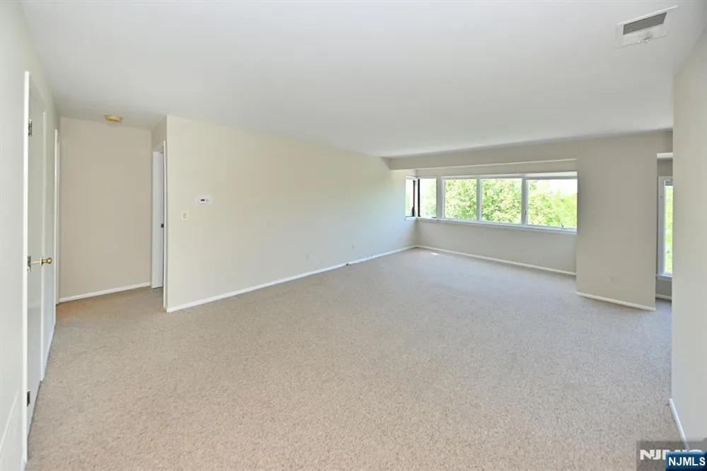204 Indian Hollow 204 Mahwah, NJ 07430