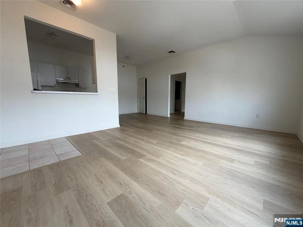 33 Prospect Street 10 Palisades Park, NJ 07650