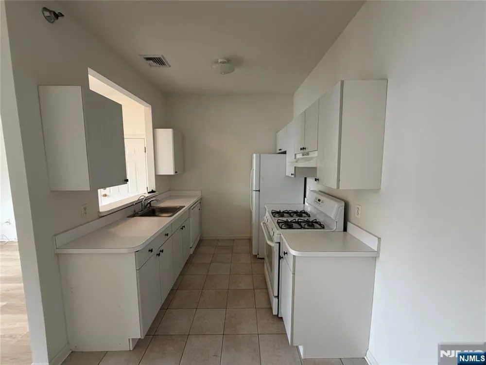 33 Prospect Street 10 Palisades Park, NJ 07650