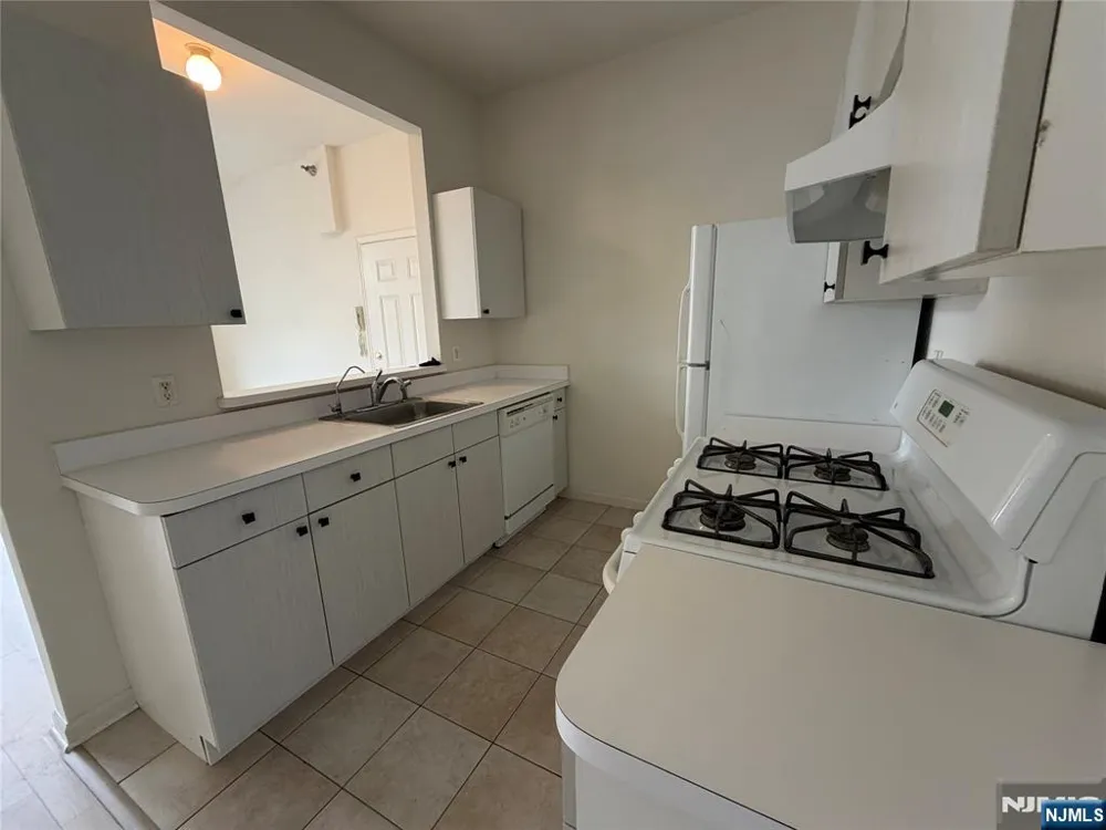 33 Prospect Street 10 Palisades Park, NJ 07650