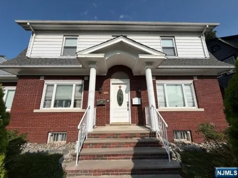 225 E 19th Street 2nd