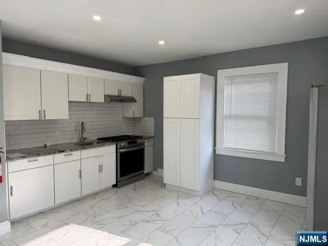 225 E 19th Street 2nd Paterson, NJ 07524