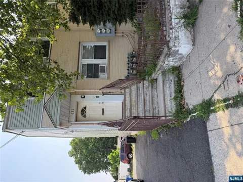 631 Myrtle Street 629