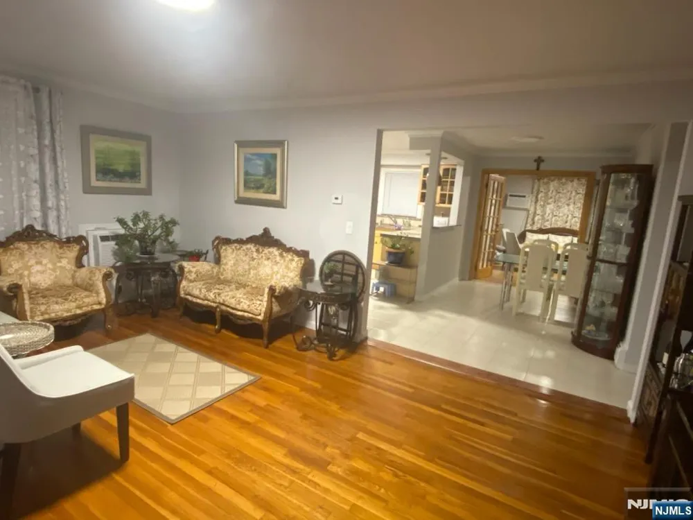 520 4th Street 1st Fl Palisades Park, NJ 07650
