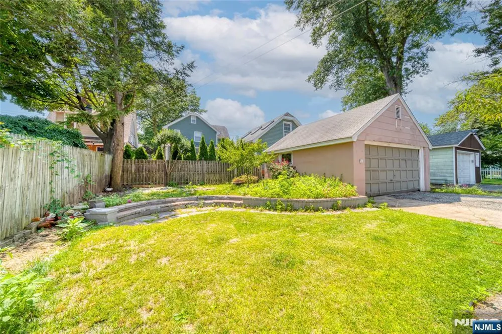 824 Linden Avenue Ridgefield, NJ 07657