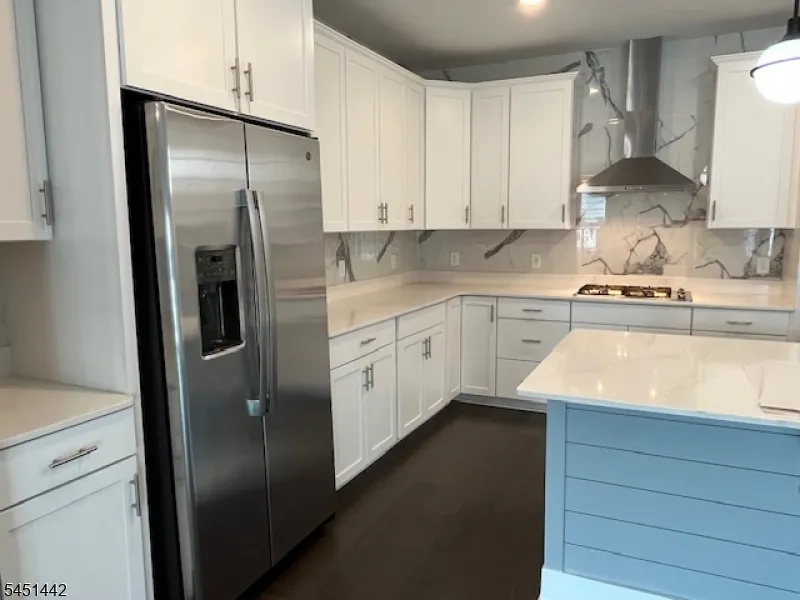 46 Whitney Ave Morris Plains, NJ 07950