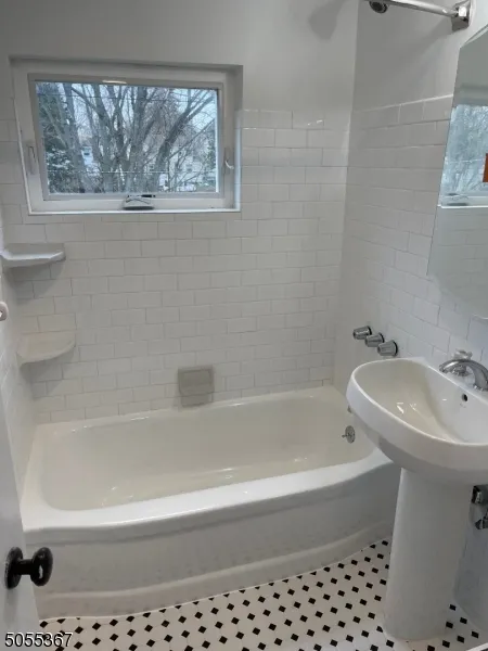 70 Beverly Rd #1 Unit 1 Bloomfield, NJ 07003