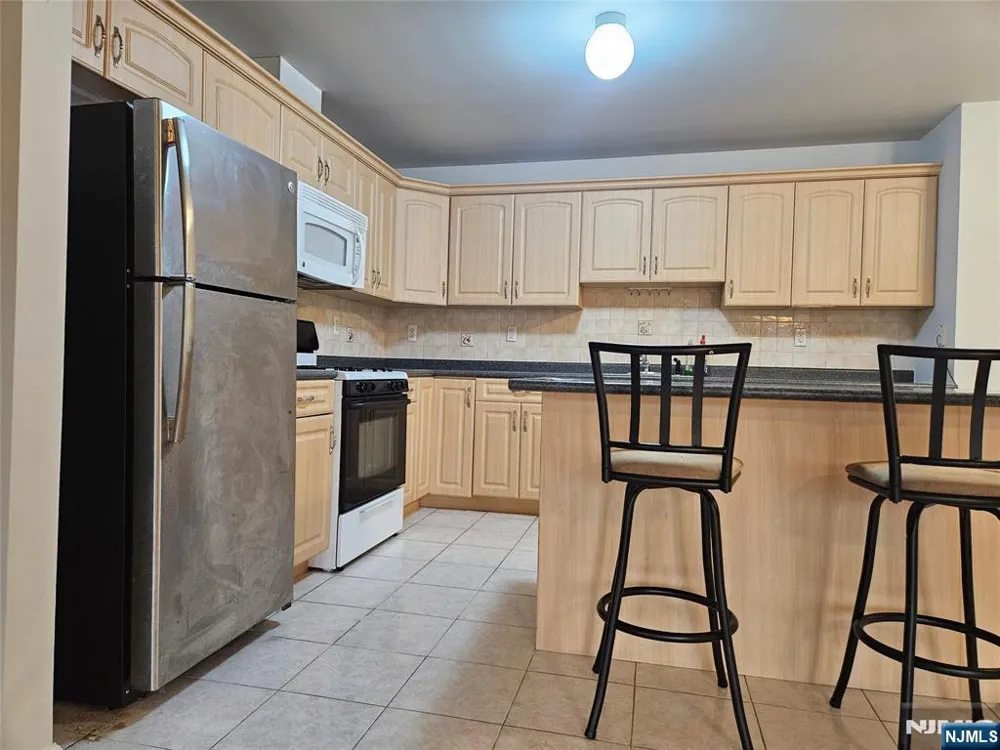 424 Lincoln Street 2nd Floor Palisades Park, NJ 07650
