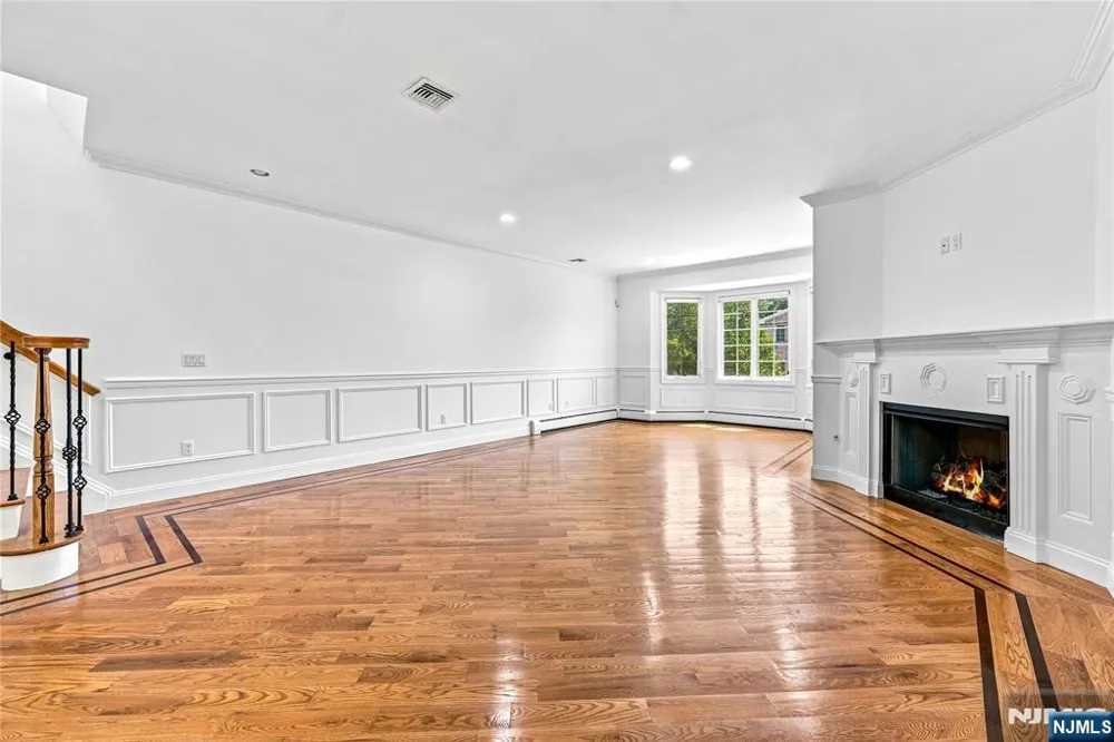 215 4th Street A Palisades Park, NJ 07650