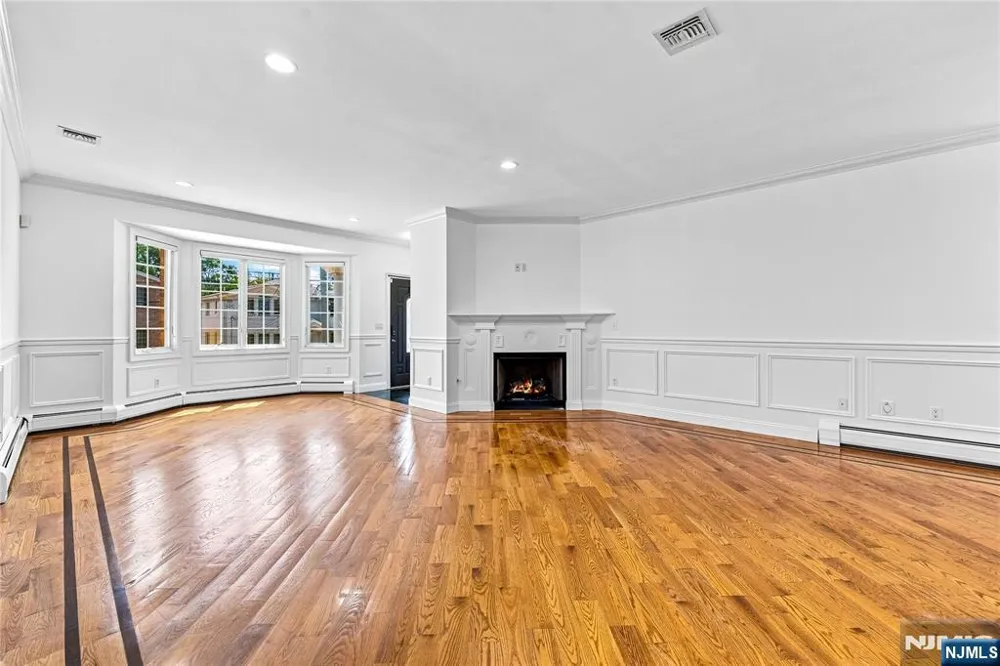 215 4th Street A Palisades Park, NJ 07650