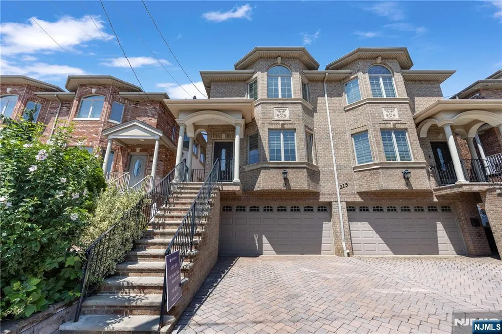215 4th Street A Palisades Park, NJ 07650