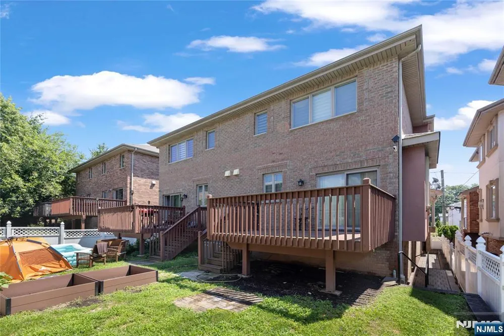 215 4th Street A Palisades Park, NJ 07650
