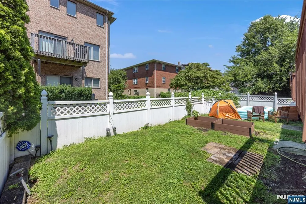 215 4th Street A Palisades Park, NJ 07650