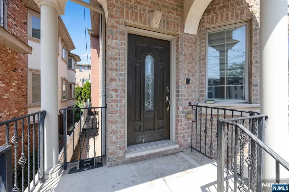 215 4th Street A Palisades Park, NJ 07650