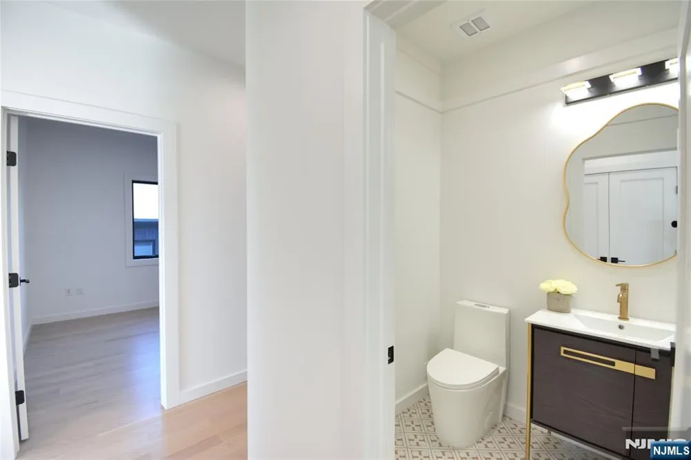 35 Henry Avenue 2nd Floor Palisades Park, NJ 07650