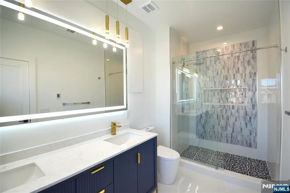 35 Henry Avenue 2nd Floor Palisades Park, NJ 07650