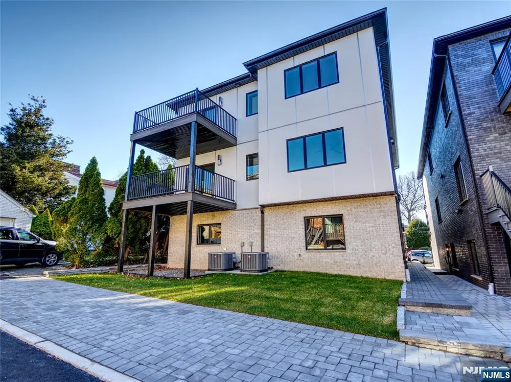 35 Henry Avenue 2nd Floor Palisades Park, NJ 07650