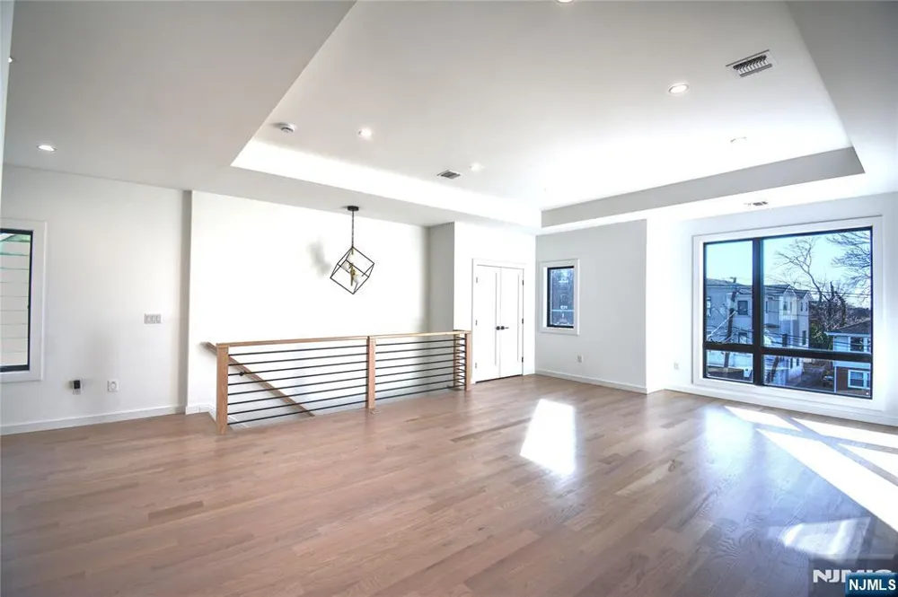 35 Henry Avenue 2nd Floor Palisades Park, NJ 07650