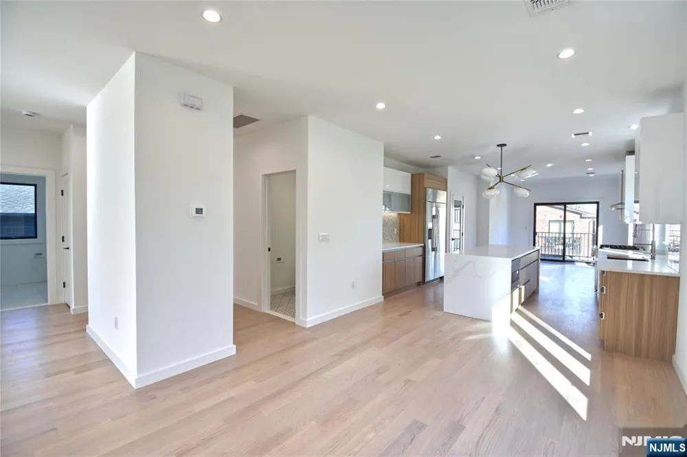 35 Henry Avenue 2nd Floor Palisades Park, NJ 07650